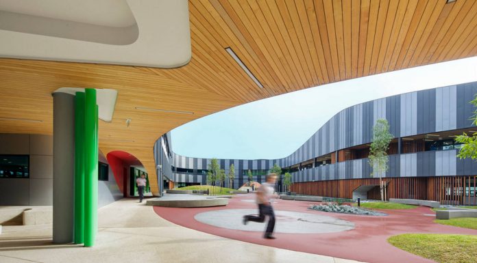 The Infinity Centre Internal Courtyard by McBride Charles Ryan : Photo credit © John Gollings