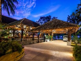 Dusai Resort & Spa Entrance and Reception in Bangladesh por VITTI Sthapati Brindo Ltd. : Photo credit © Hasan Saifuddin Chandan