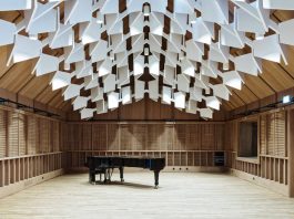 Jazz Campus Performance Room with Wooden Soundbody en Basilea, Suiza diseñado por Buol&Zünd : Photo credit © Georg Aerni