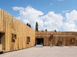 The protruding wooden boxes transform the building to an urban furniture : Photo credit © Åke E:son Lindman