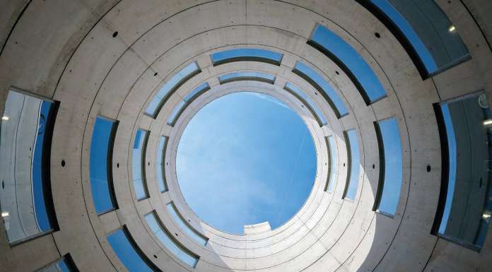 Meteorological Center of the Olympic Village in Barcelona, Spain : Copyright © Duccio Malagamba