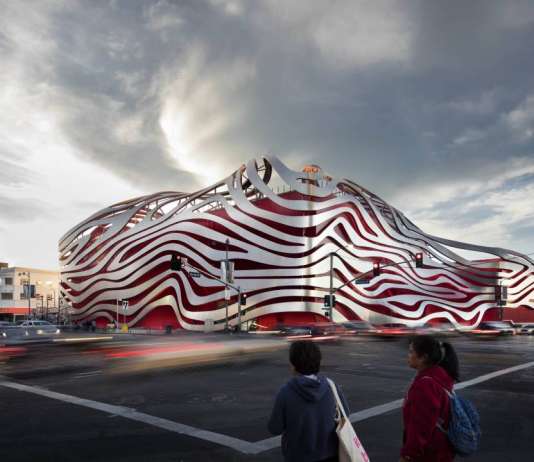 Display - Kohn Pedersen Fox Associates - Petersen Automotive Museum : Photo credit © World Architecture Festival